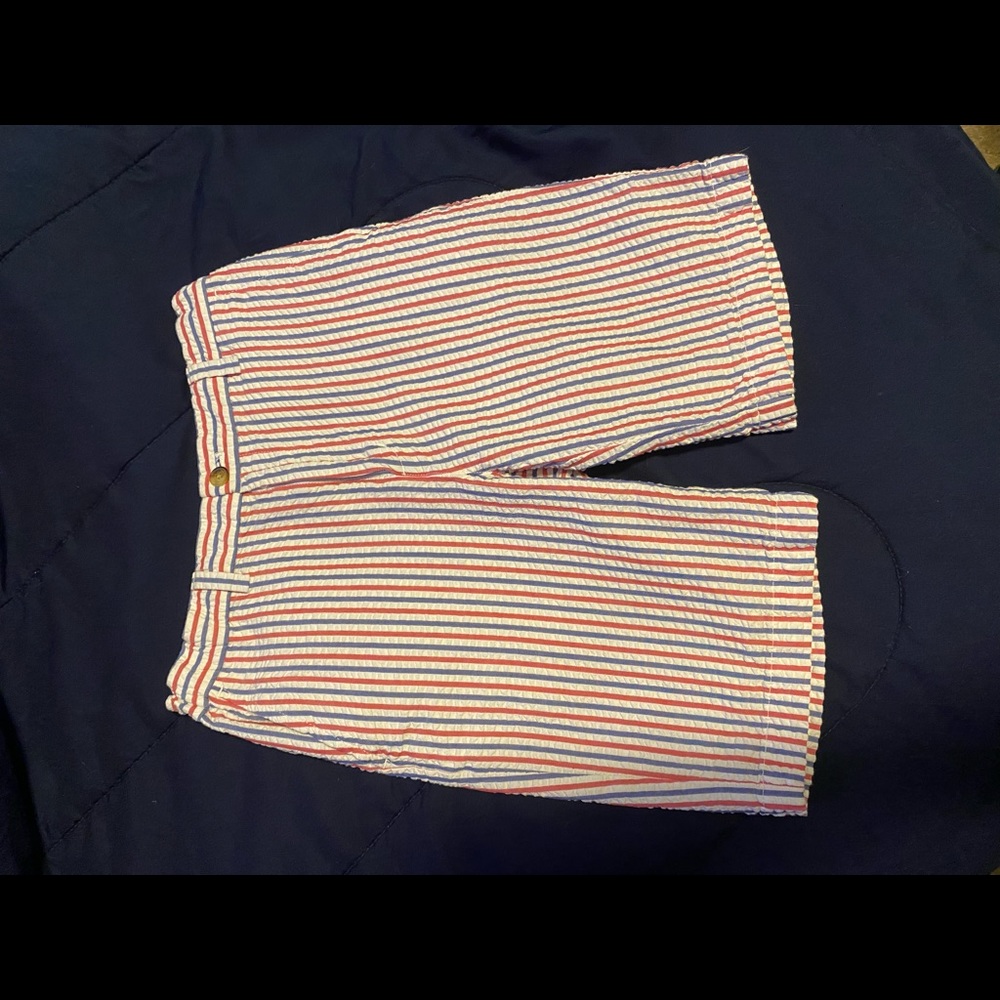 Boys vineyard vine’s seersucker shorts. Like new